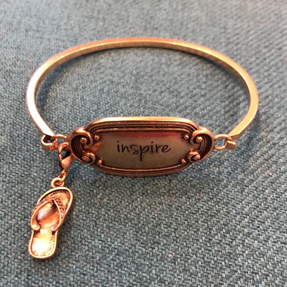 NIQUEA. D “inspire” bracelet w sandal charm